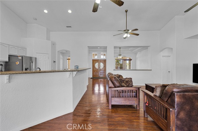 21350 Ramona Avenue, Apple Valley CA: https://media.crmls.org/medias/8185a589-b38e-4385-8e26-bcd16d439022.jpg