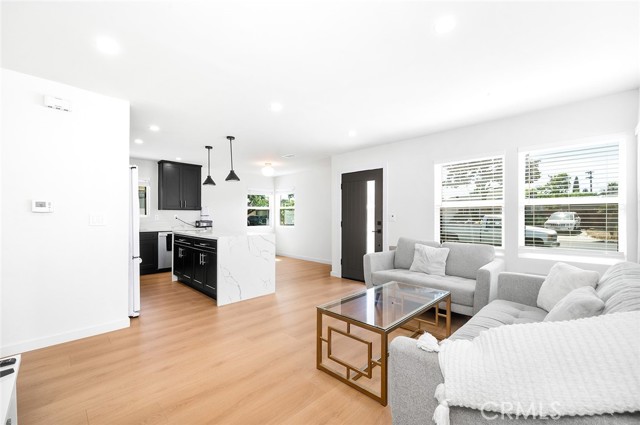 765 E Silva Street, Long Beach CA: https://media.crmls.org/medias/8185bc7c-216e-41de-acca-776703168fa1.jpg