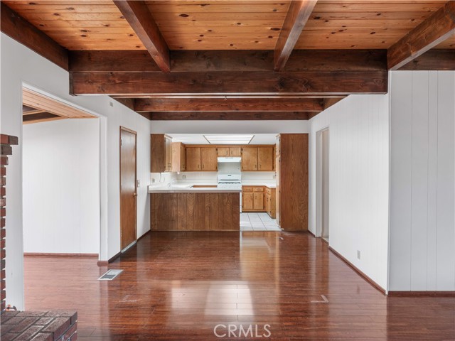 Detail Gallery Image 6 of 39 For 1725 Linnet, Wrightwood,  CA 92397 - 3 Beds | 2 Baths