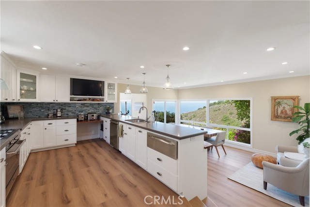 3666 Greve Drive, Rancho Palos Verdes CA: https://media.crmls.org/medias/81860e5e-7e99-4e6a-b75c-09895c04616a.jpg