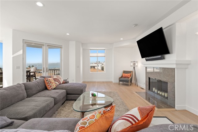 Detail Gallery Image 17 of 53 For 216 23rd St, Manhattan Beach,  CA 90266 - 4 Beds | 3 Baths