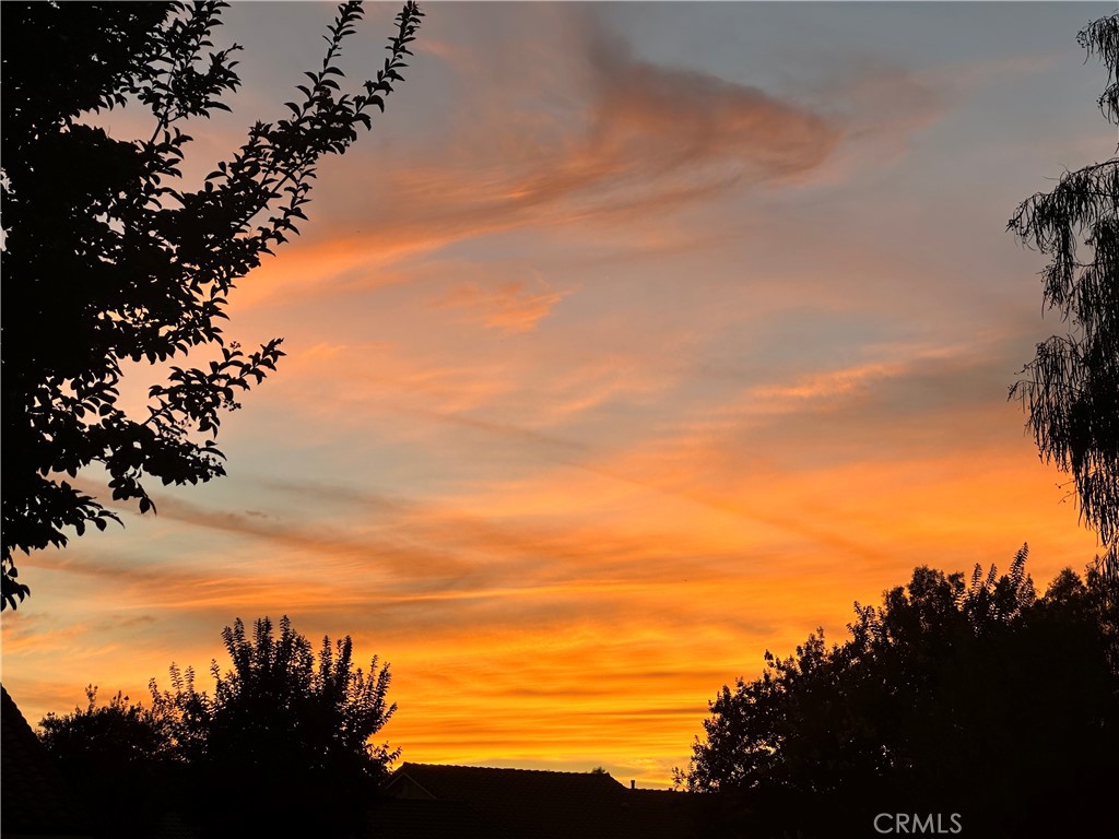 https://media.crmls.org/medias/81870260-e507-426a-9618-e4f4170eac51.jpg?preset=X-Large