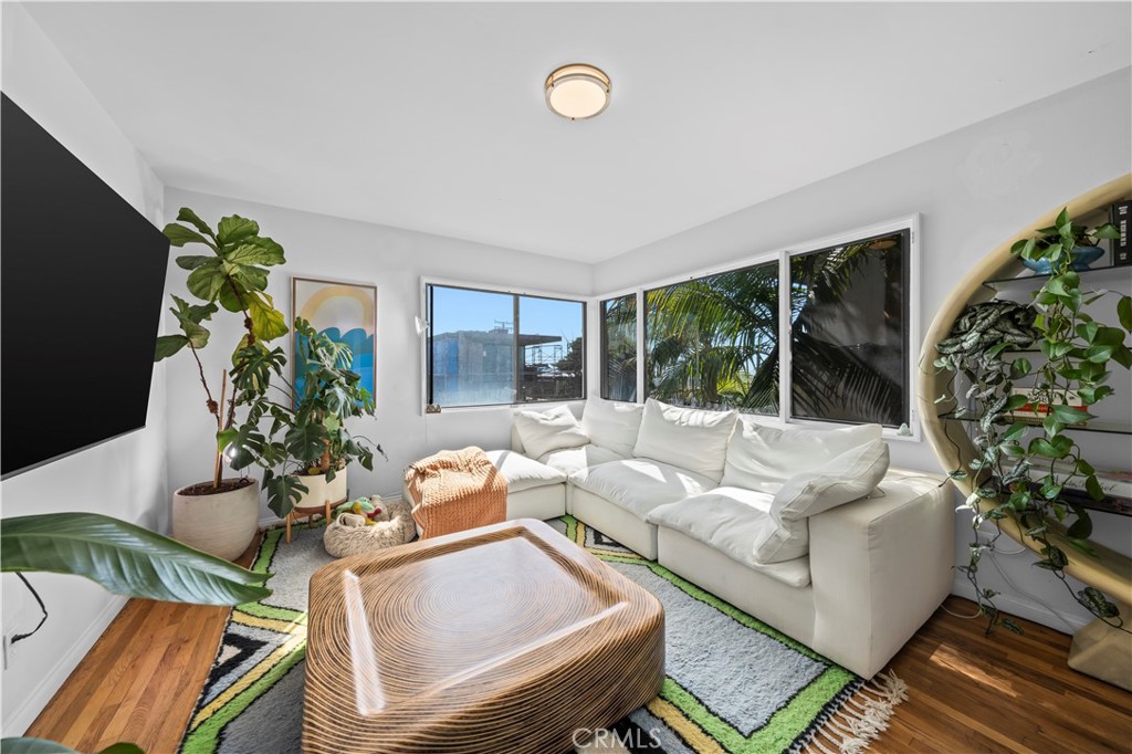 MLS #SB25010397 image #9