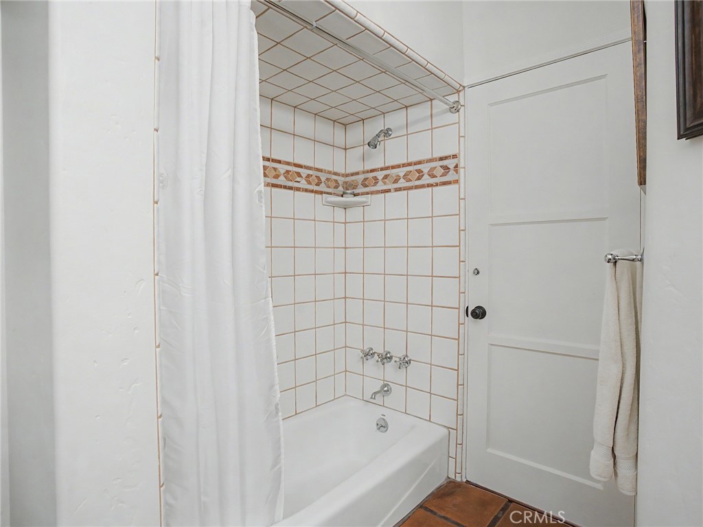 https://media.crmls.org/medias/81875ab7-3526-4b3d-bfaf-e14df8a57bdf.jpg?preset=X-Large