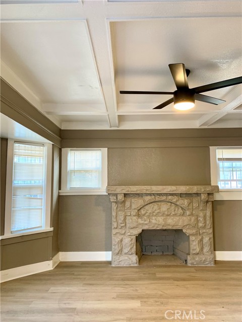 Detail Gallery Image 4 of 8 For 636 W 52nd, Los Angeles,  CA 90037 - 3 Beds | 2 Baths