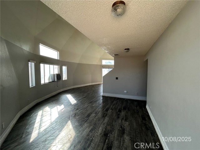 Detail Gallery Image 3 of 16 For 22677 South, Apple Valley,  CA 92307 - 3 Beds | 2 Baths
