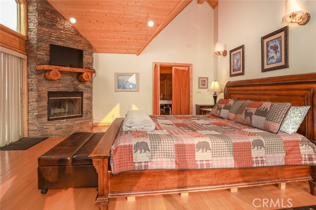 Detail Gallery Image 26 of 59 For 351 Glenwood Dr, Big Bear Lake,  CA 92315 - 4 Beds | 3/1 Baths