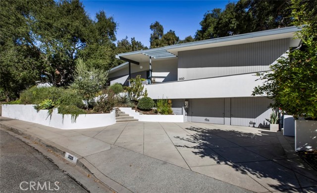 Detail Gallery Image 3 of 54 For 2820 E Chevy Chase Dr, Glendale,  CA 91206 - 2 Beds | 2 Baths