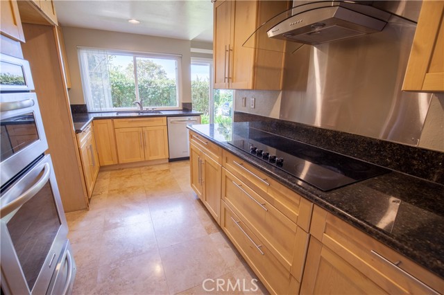 Detail Gallery Image 8 of 18 For 48 Hilltop Cir, Rancho Palos Verdes,  CA 90275 - 3 Beds | 2/1 Baths