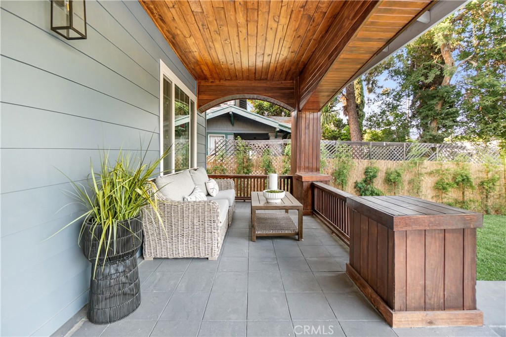 MLS #DW25181566 img 2