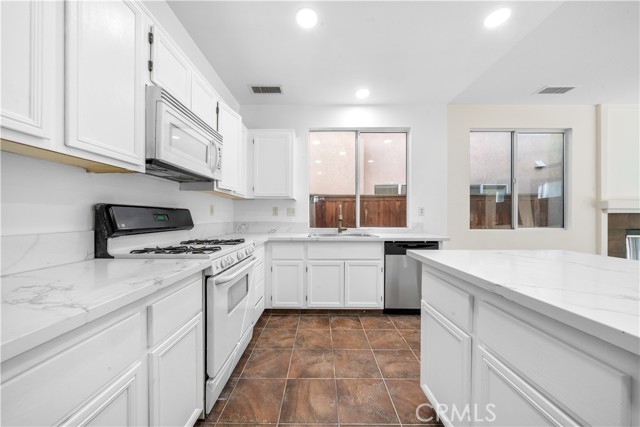 Detail Gallery Image 7 of 29 For 4539 Rivergate Court, Riverside,  CA 92505 - 4 Beds | 2/1 Baths