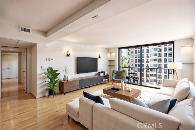 Detail Gallery Image 5 of 33 For 10535 Wilshire #912,  Los Angeles,  CA 90024 - 2 Beds | 2 Baths