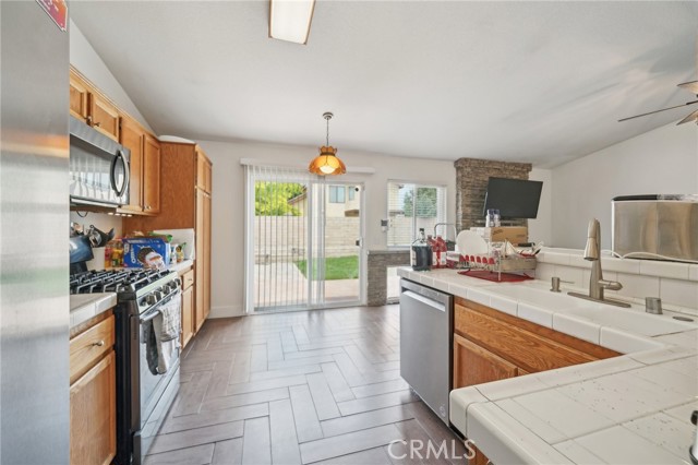 Detail Gallery Image 9 of 18 For 2925 Greenbriar Dr, Ontario,  CA 91761 - 4 Beds | 2 Baths