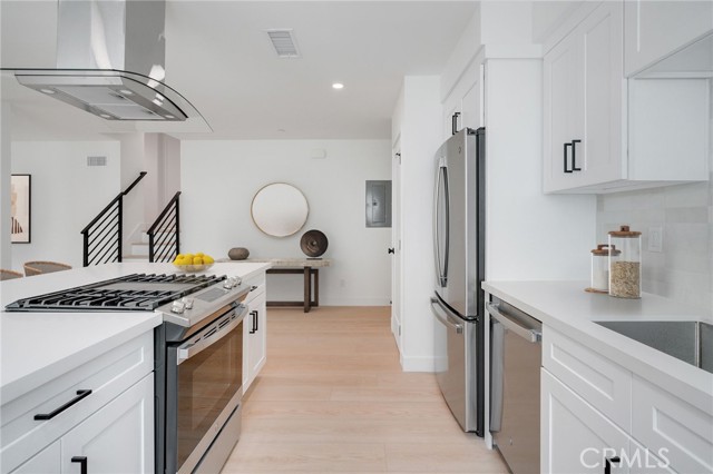 Detail Gallery Image 9 of 13 For 1334 9th St, Santa Monica,  CA 90401 - 3 Beds | 2 Baths