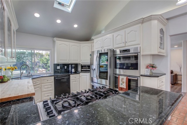 Detail Gallery Image 8 of 35 For 13101 Cottonwood Dr, North Tustin,  CA 92705 - 4 Beds | 4 Baths