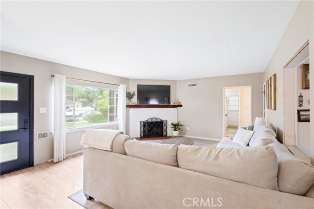 745 N Laurel Avenue, Upland CA: https://media.crmls.org/medias/818be149-edb2-4e4b-a4d9-16e6f1578b82.jpg