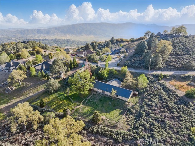 Detail Gallery Image 5 of 41 For 24980 Sunset Way, Tehachapi,  CA 93561 - 4 Beds | 2/1 Baths