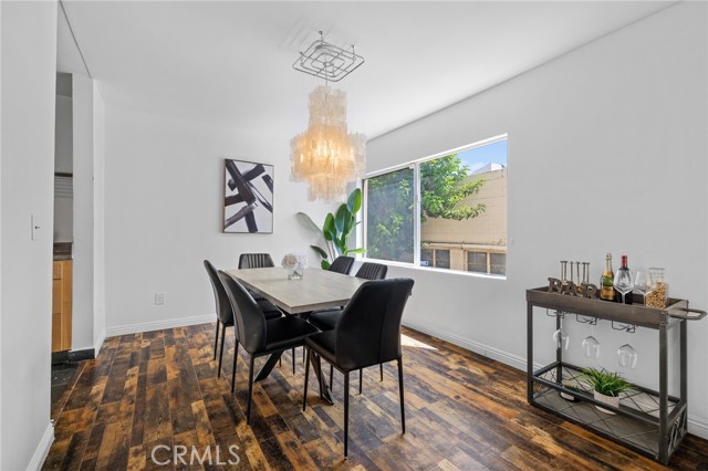 Detail Gallery Image 4 of 42 For 5339 Newcastle Ave #112,  Encino,  CA 91316 - 3 Beds | 2 Baths