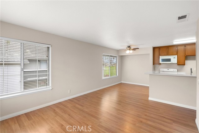 Detail Gallery Image 6 of 29 For 18312 Parkview Lane #202,  Huntington Beach,  CA 92648 - 2 Beds | 1 Baths