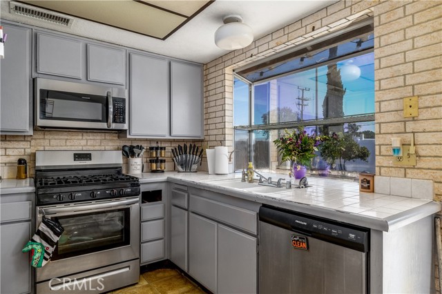 Detail Gallery Image 11 of 21 For 23621 Suncrest Ave, Moreno Valley,  CA 92553 - 3 Beds | 2 Baths