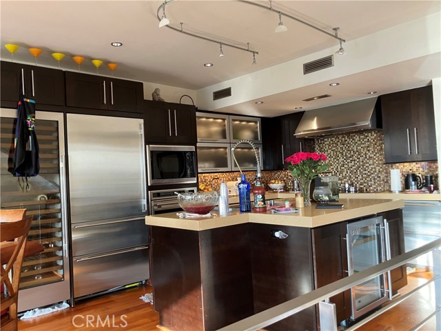 5327 Marina Pacifica N Drive, Long Beach CA: https://media.crmls.org/medias/818dd7e8-37c0-41a3-b098-c3a692754140.jpg