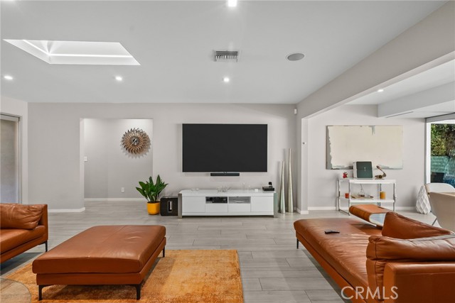 3051 Gertrude Avenue, La Crescenta CA: https://media.crmls.org/medias/818e22fa-670b-4a53-b984-8daf811ec3e4.jpg