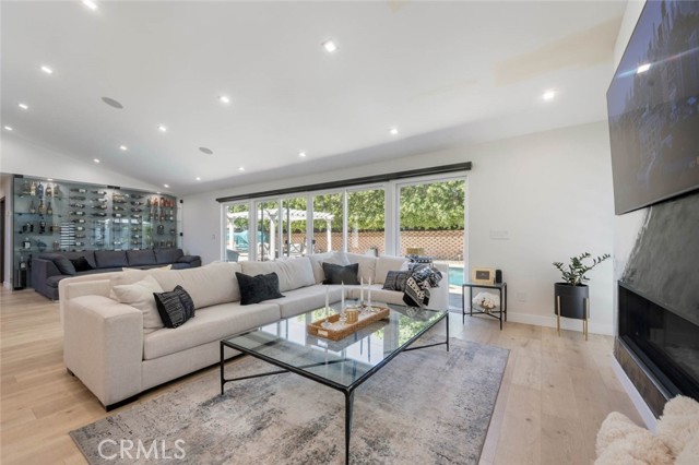 Detail Gallery Image 4 of 75 For 17043 Gunther St, Granada Hills,  CA 91344 - 4 Beds | 4 Baths