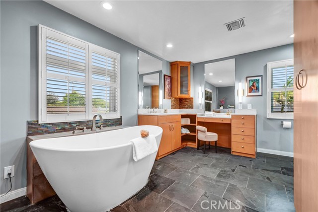 Detail Gallery Image 51 of 66 For 4121 Country Club Dr, Lakewood,  CA 90712 - 4 Beds | 5 Baths