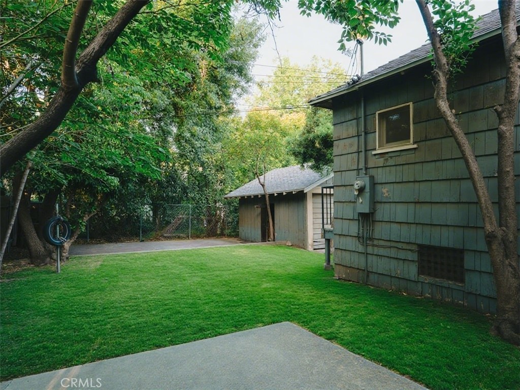 https://media.crmls.org/medias/818ef7d9-98af-41f6-9bc8-deb0dbf87c49.jpg?preset=X-Large