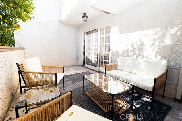 Detail Gallery Image 17 of 25 For 5327 Coldwater Canyon Ave #D,  Sherman Oaks,  CA 91401 - 2 Beds | 2/1 Baths