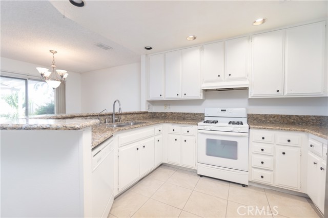 Detail Gallery Image 15 of 43 For 1150 San Marino Ct #103,  Corona,  CA 92881 - 3 Beds | 2/1 Baths