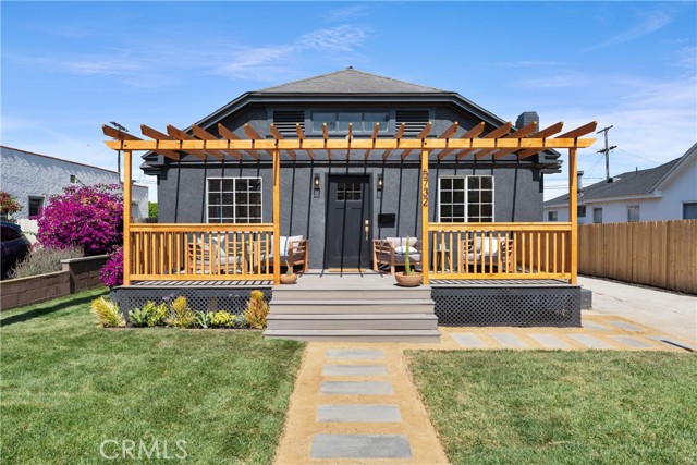 5732 Hillcrest Drive, Los Angeles CA: https://media.crmls.org/medias/8190014a-e770-48fa-9b8c-16df449bac13.jpg