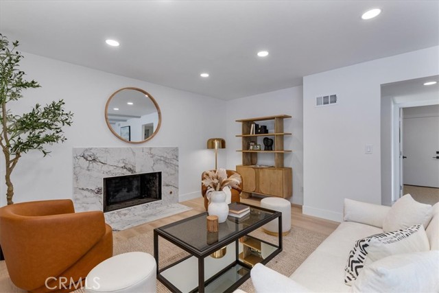 Detail Gallery Image 15 of 49 For 10900 Remmet Ave, Chatsworth,  CA 91311 - 5 Beds | 3 Baths