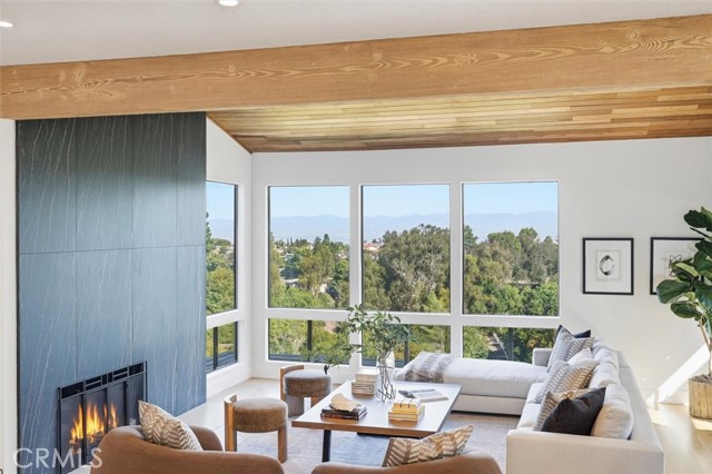 Detail Gallery Image 5 of 66 For 5204 Middlecrest Rd, Rancho Palos Verdes,  CA 90275 - 4 Beds | 3 Baths