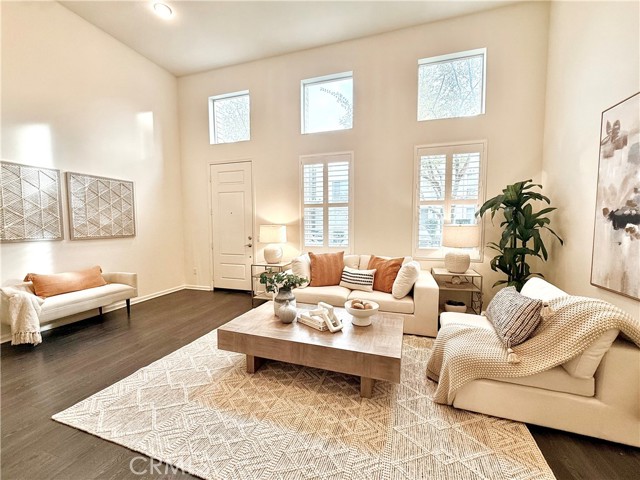 Detail Gallery Image 2 of 42 For 5547 Strand #103,  Hawthorne,  CA 90250 - 2 Beds | 3 Baths