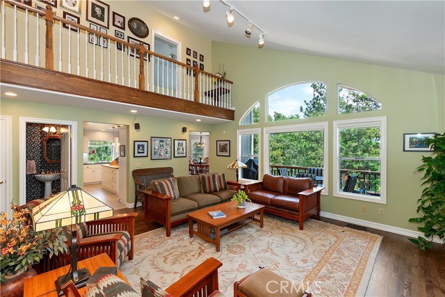 27781 St Bernard Lane, Lake Arrowhead CA: https://media.crmls.org/medias/81911ff4-1983-4f70-98a9-2e4d0cfc188c.jpg