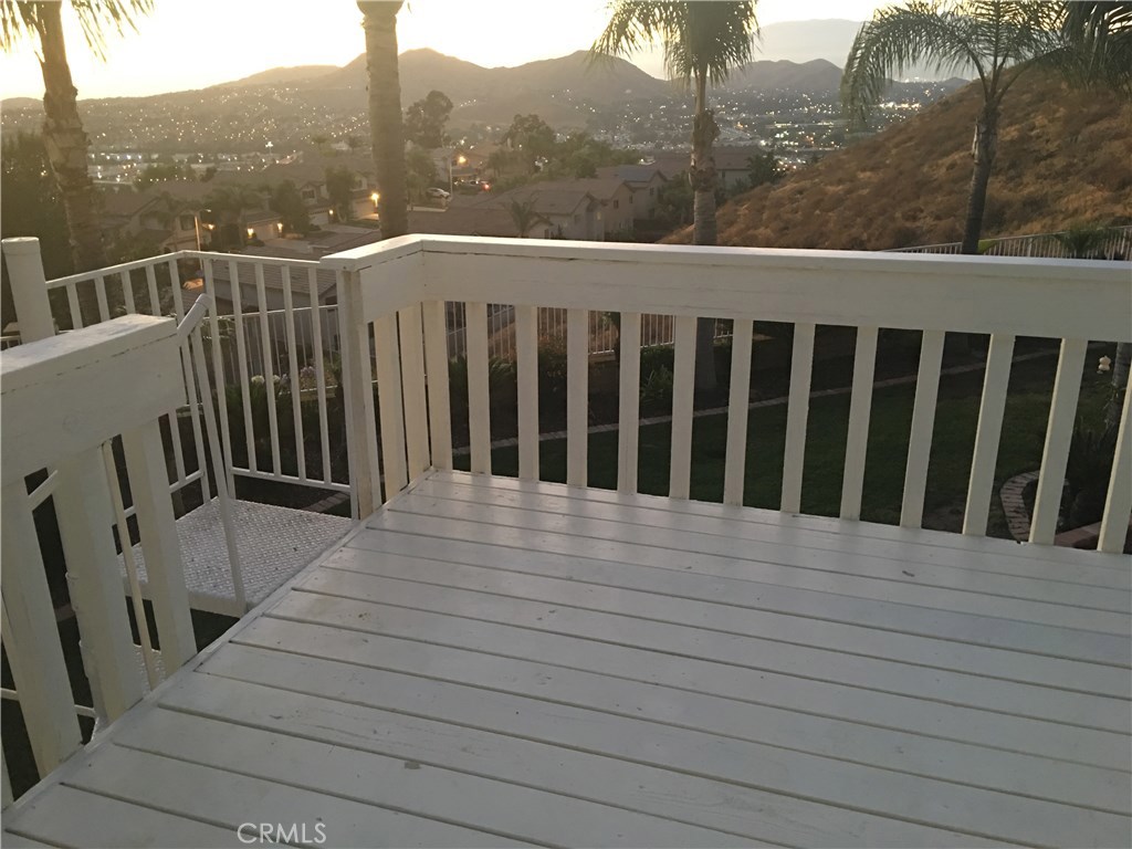 https://media.crmls.org/medias/81920e26-327f-431d-8c1a-ad6e3239cc50.jpg?preset=X-Large