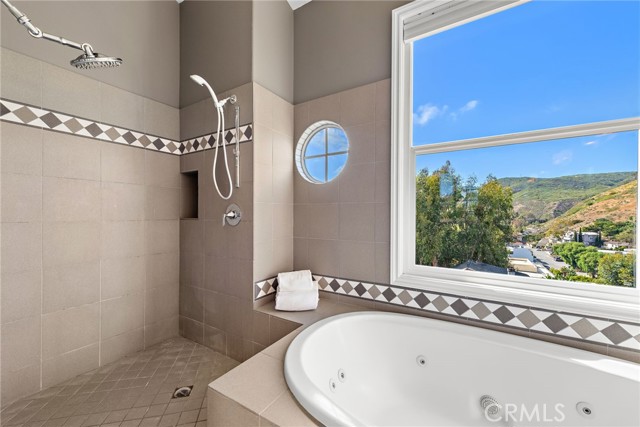 Detail Gallery Image 17 of 27 For 438 3 Rd St, Laguna Beach,  CA 92651 - 4 Beds | 2/1 Baths