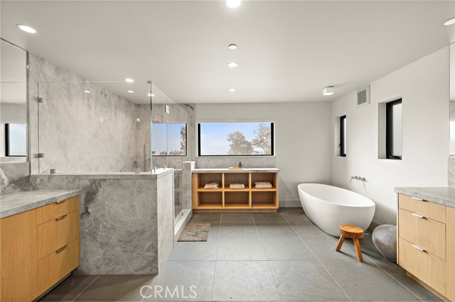 Detail Gallery Image 20 of 40 For 2212 Cliff Dr, Newport Beach,  CA 92663 - 5 Beds | 5/1 Baths