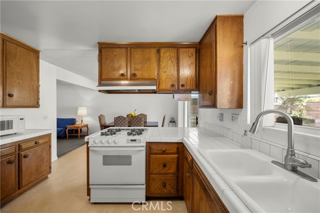 Detail Gallery Image 11 of 42 For 22337 Los Tigres Dr, Saugus,  CA 91350 - 3 Beds | 1/1 Baths