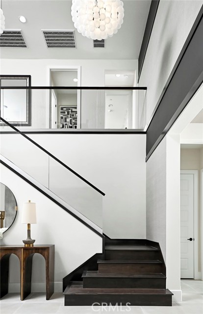 Detail Gallery Image 13 of 28 For 11826 Canoga Ave, Chatsworth,  CA 91311 - 5 Beds | 5/1 Baths