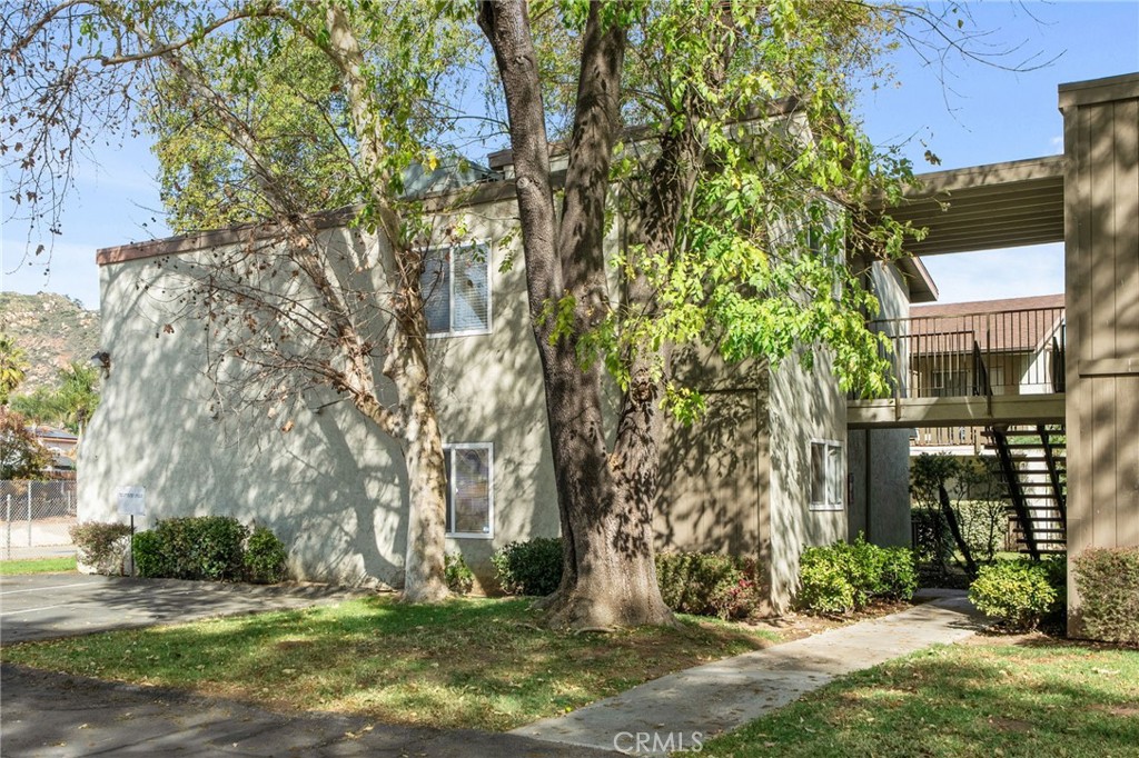 2536 White Oak Place #5