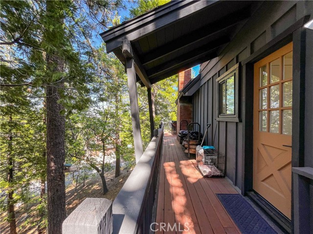 553 Pioneer Road, Lake Arrowhead CA: https://media.crmls.org/medias/81986c43-a59a-4bf1-8380-967c40909da3.jpg