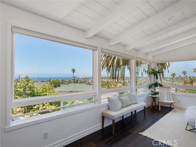 246 Via Los Miradores, Redondo Beach CA: https://media.crmls.org/medias/819a05f4-20f6-4c3d-a480-ad6dad53865b.jpg