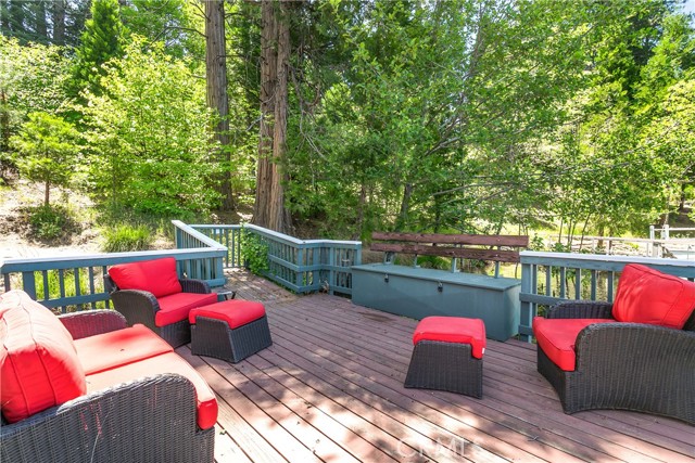 187 Cedar Circle Circle, Lake Arrowhead CA: https://media.crmls.org/medias/819a93d4-2a0a-4ecc-80ee-b6bbbadb0a41.jpg