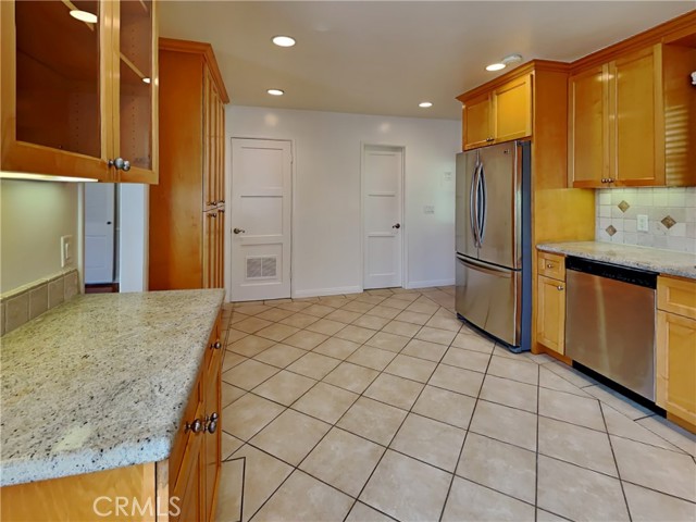 Detail Gallery Image 11 of 23 For 3662 Yorkshire Rd, Pasadena,  CA 91107 - 3 Beds | 2 Baths