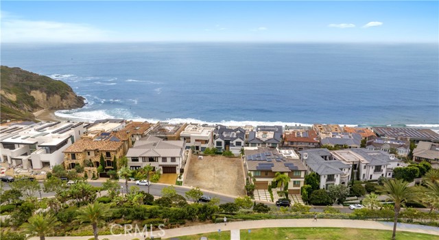 5 Oceanfront Lane, Dana Point CA: https://media.crmls.org/medias/819b12ae-3b38-41fd-a975-64b9ffbecd29.jpg