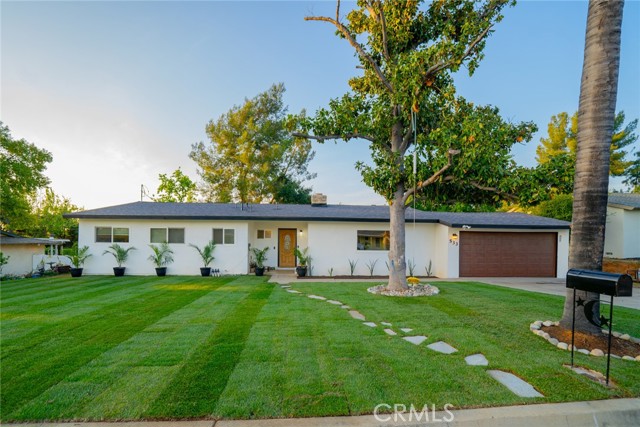 533 Via Vista Dr, Redlands CA: https://media.crmls.org/medias/819b3ad7-f278-41bf-a4af-6a8dbb96a836.jpg