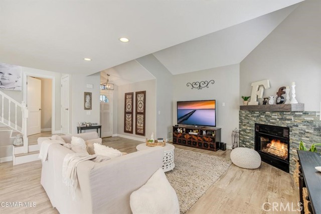 Detail Gallery Image 5 of 23 For 1948 Rory Ln #4,  Simi Valley,  CA 93063 - 3 Beds | 2/1 Baths