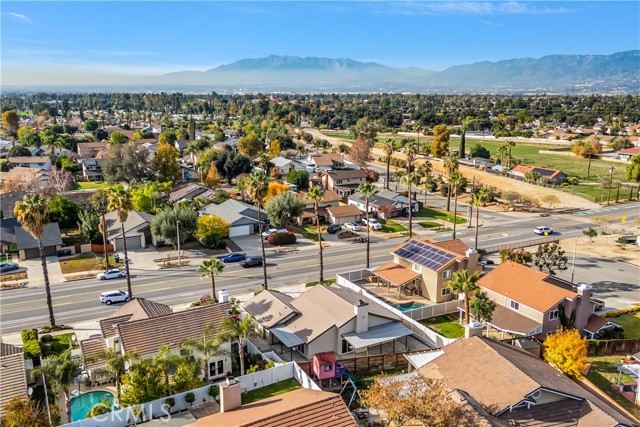 304 N Dearborn, Redlands CA: https://media.crmls.org/medias/819b8edc-607a-4217-a865-9e8b24f3db43.jpg